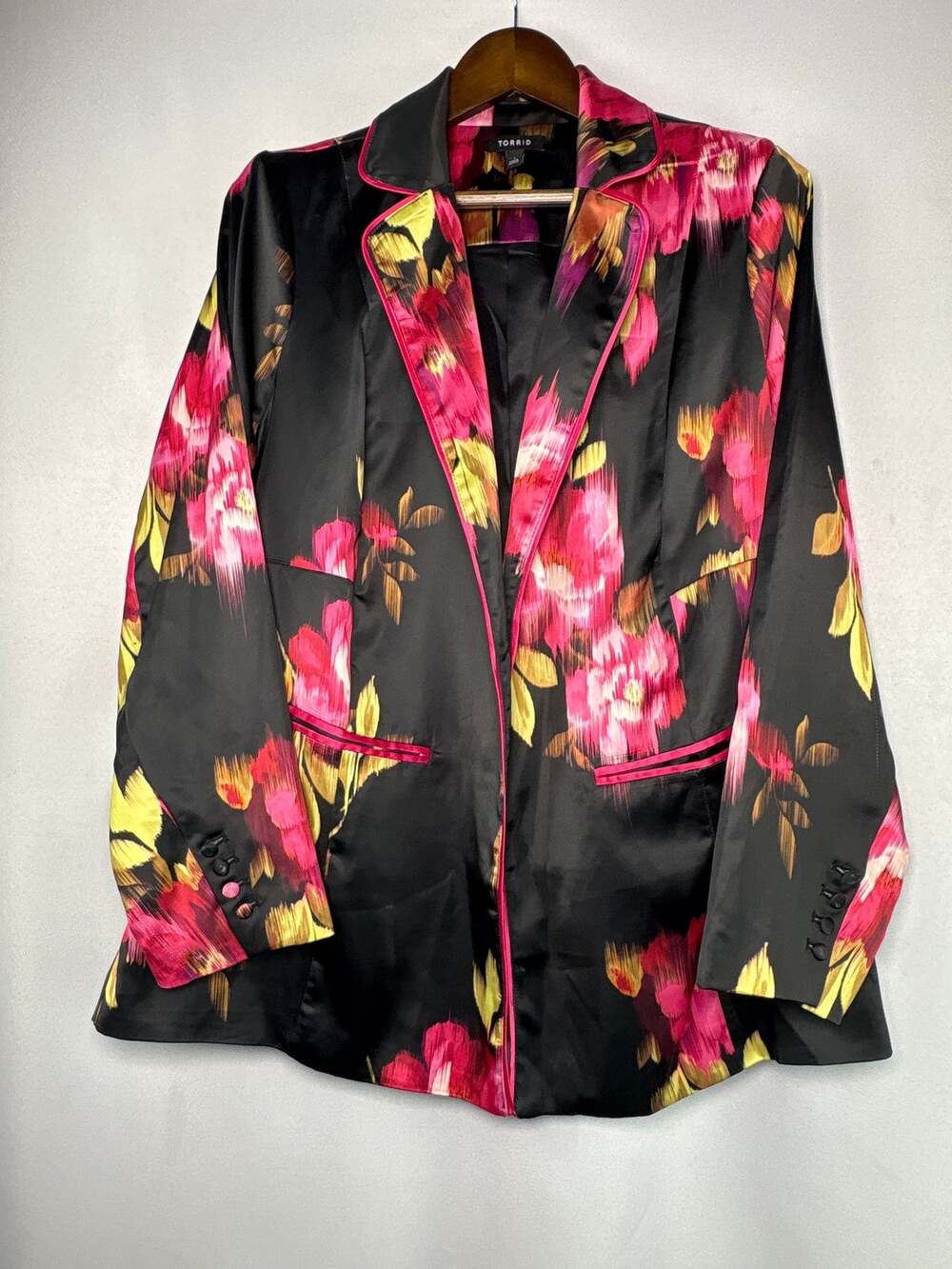 Women’s Torrid Size 1 Black Satin Blazer w/ Pink Florals